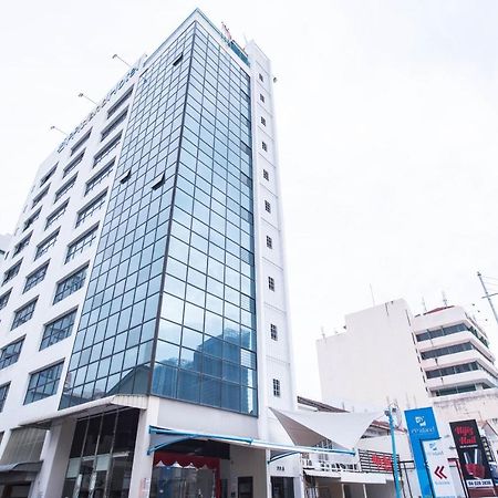 Oyo 89421 Pp Island Hotel Джорджтаун Экстерьер фото