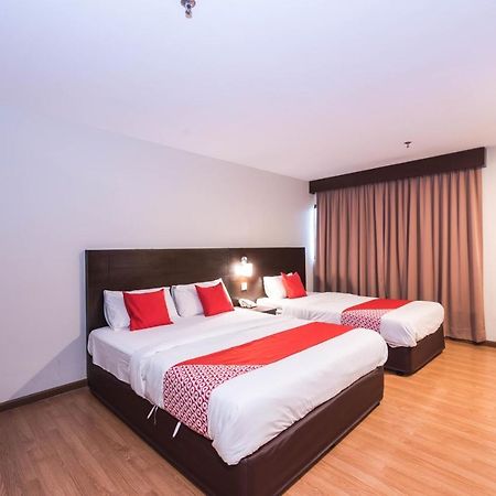 Oyo 89421 Pp Island Hotel Джорджтаун Экстерьер фото