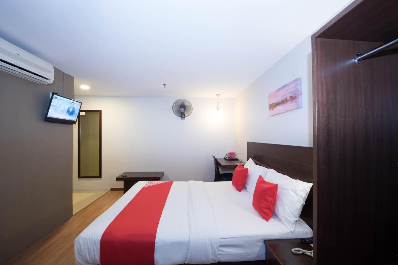 Oyo 89421 Pp Island Hotel Джорджтаун Экстерьер фото