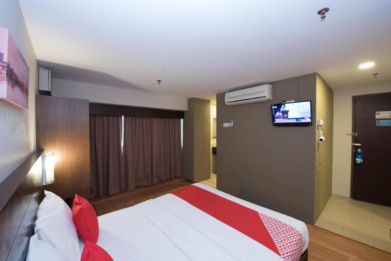 Oyo 89421 Pp Island Hotel Джорджтаун Экстерьер фото